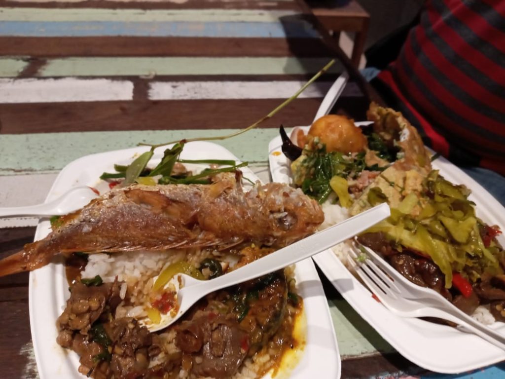 Turkish food guide, foods to avoid in Turkey, what not to eat in Turkey, Turkish street food safety, travel tips Turkey, Turkish cuisine guide, food safety in Turkey, Turkey travel advice, eating in Turkey, food hygiene Turkey, Turkish restaurants, traveler’s food guide Turkey, Turkish meals, safe food in Turkey, avoid food poisoning Turkey, Turkey travel blog, Turkish food culture, Turkish dining tips, what to avoid eating in Turkey, Turkey food travel