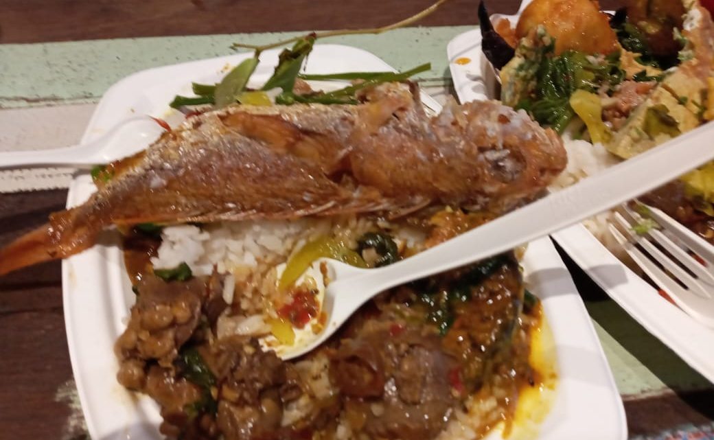 Thai Food & Drink Having in Bangkok